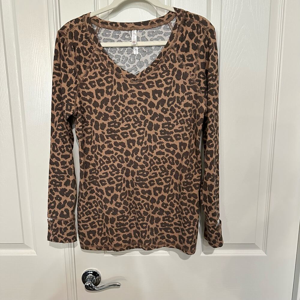 Cozy‎ women’s pull over tee v neck long sleeves cheetah print size 1X